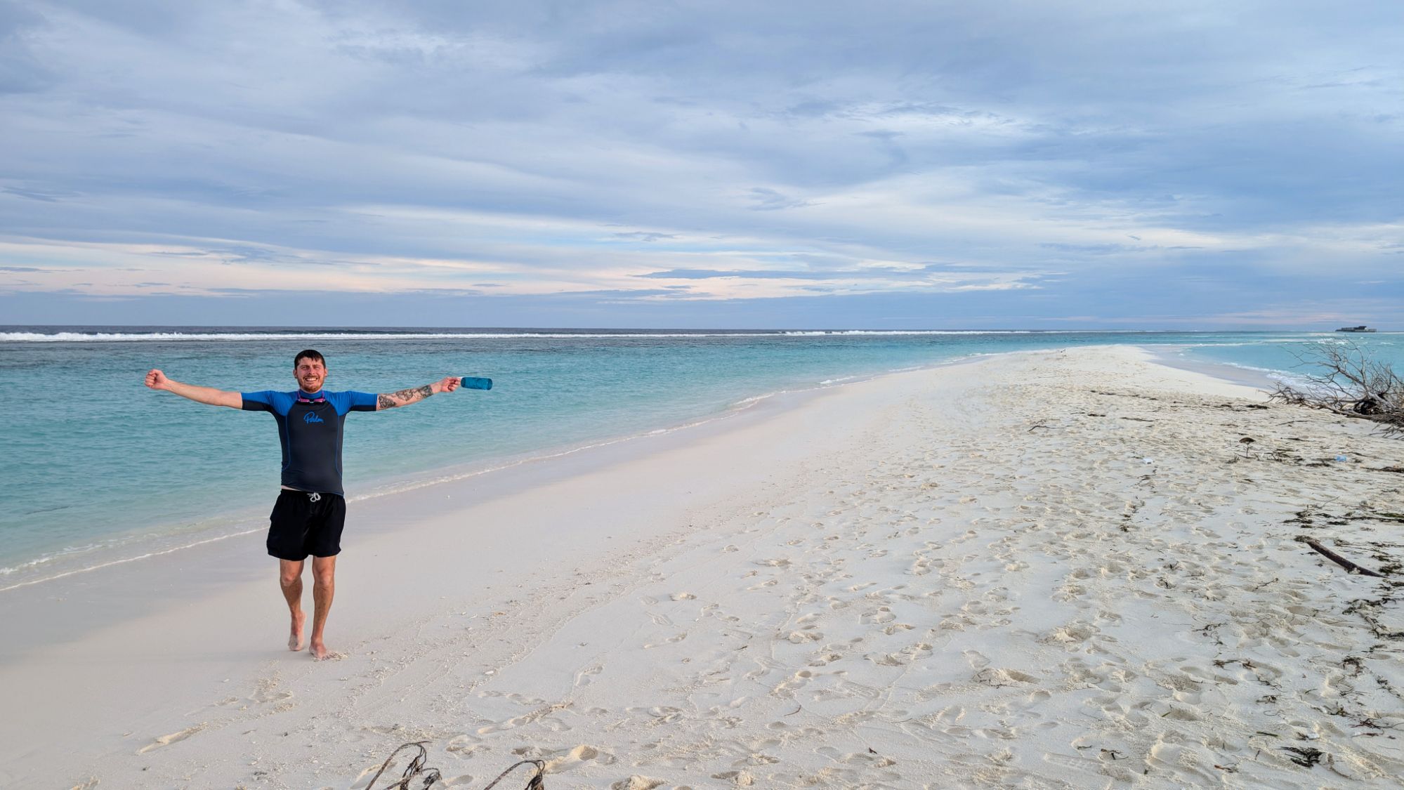 Dhigurah sand bar has 2 beaches just metres away
