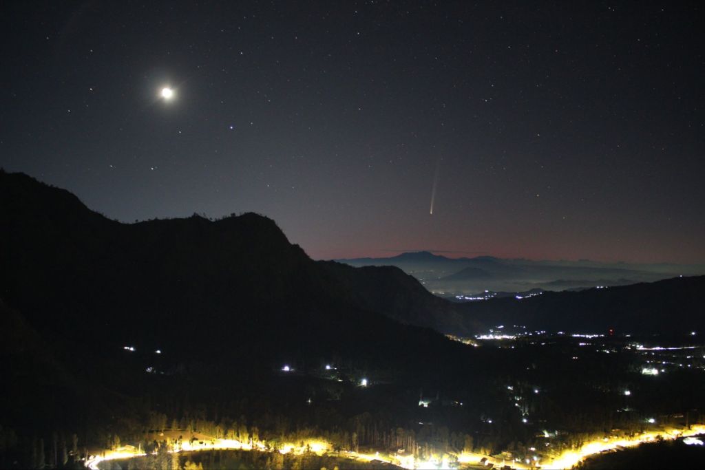 Comet C/2023 A3 (Tsuchinshan-ATLAS) visible from the viewpoint of mount Bromo in East Java, Indonesia